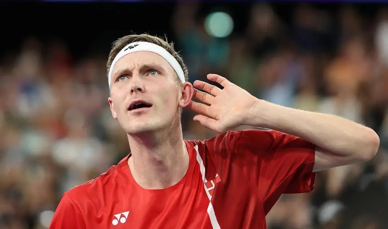 英格兰羽毛球队力克韩国羽毛球队，安赛龙绝境逆转