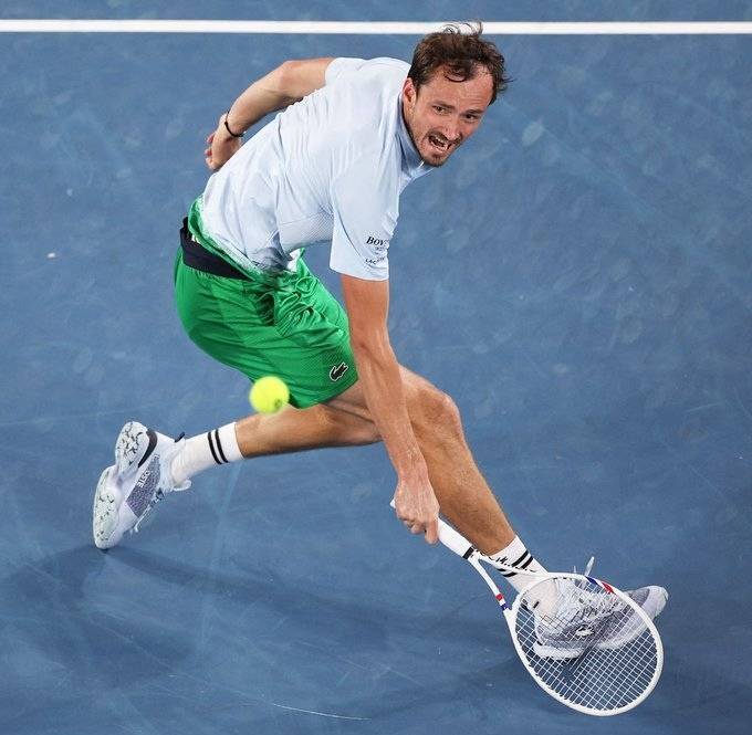 日本网球队强势世界网球队，梅德韦杰夫三分雨点燃全场