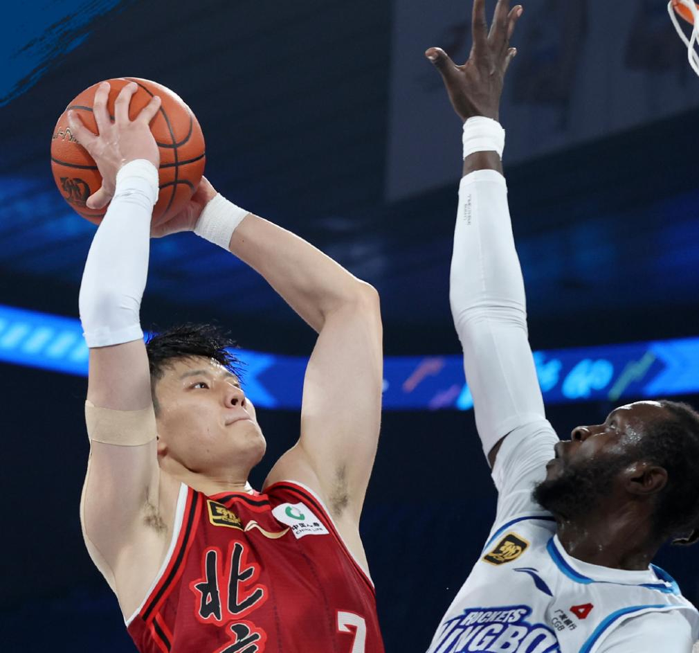 开云APP-山东男篮全力击败北京队，实现逆袭壮举