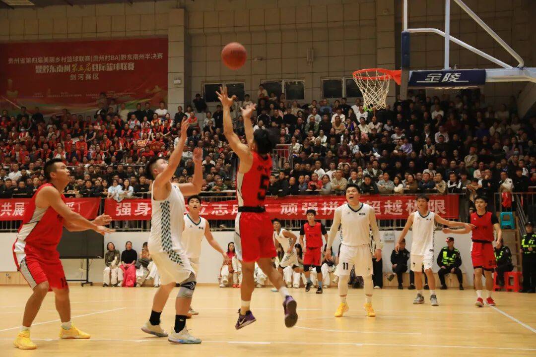 球员们的拼搏精神引发观众共鸣